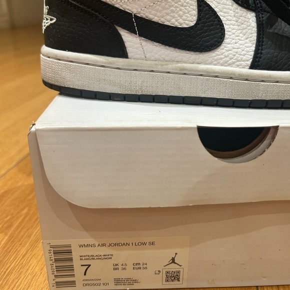 Air Jordan 1 Low SE Homage split white & black​ - Picture 4 of 4